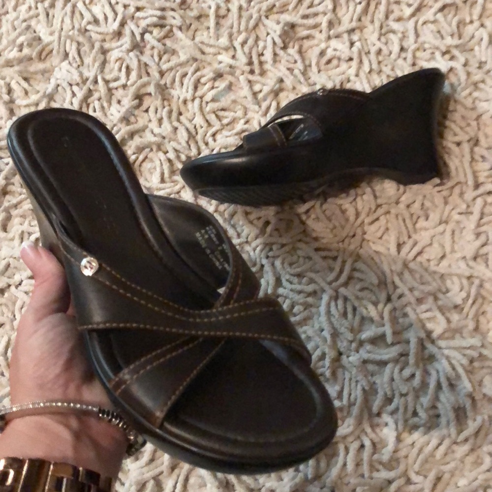 Tommy Hilfiger wedge brown. Size 6